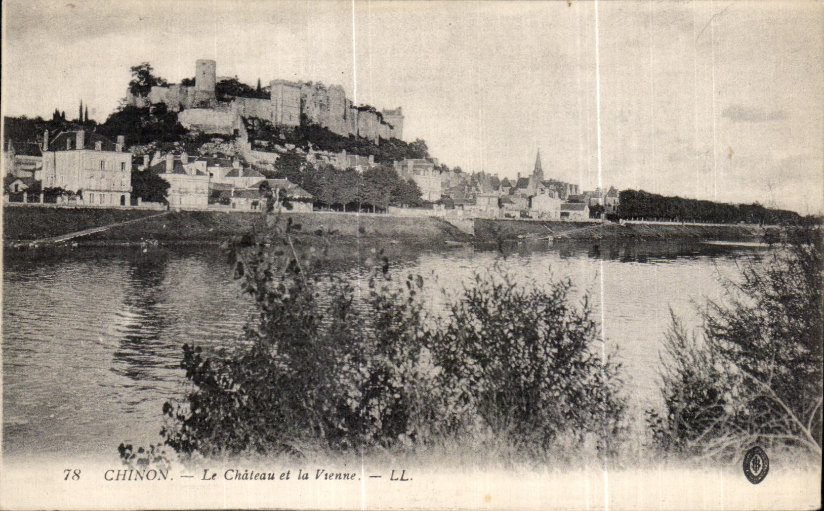 CPA Chinon Le Castle and Vienna