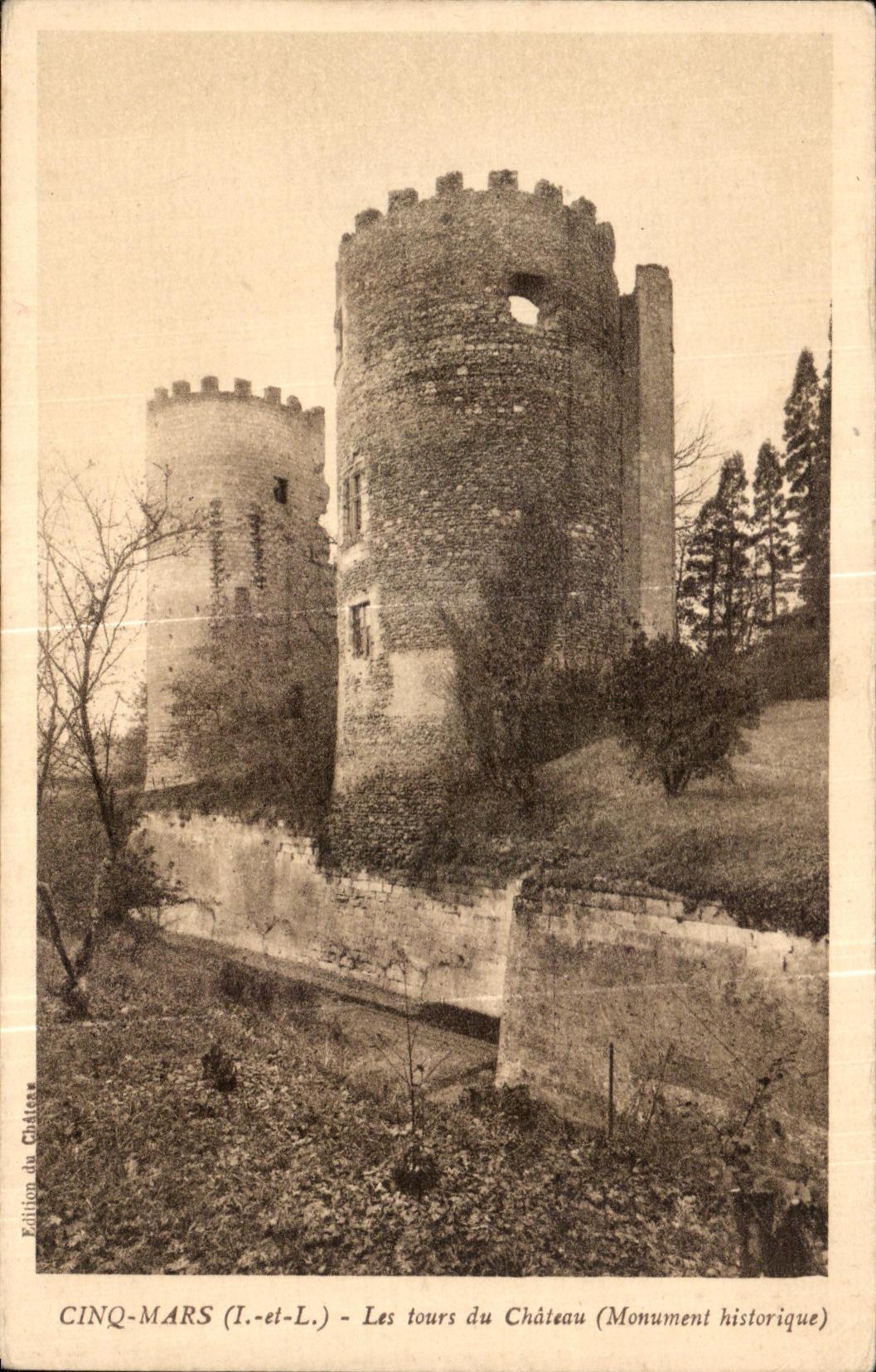CPA Cinq Mars Les tours du Chateau 