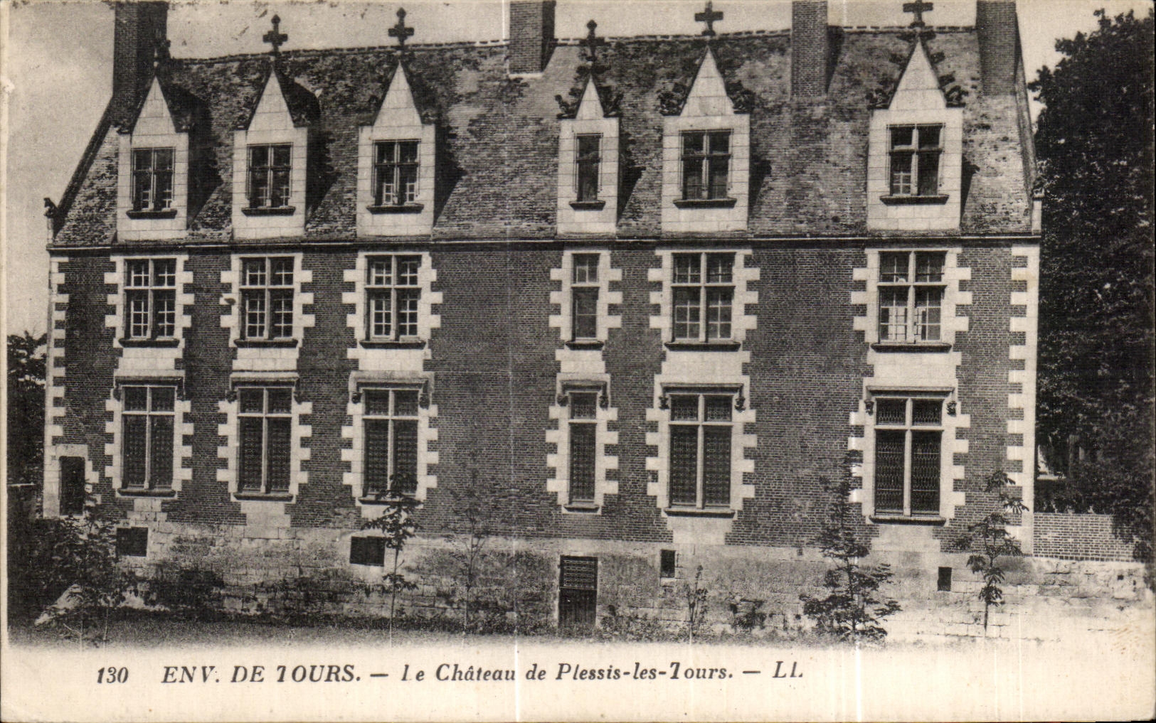 CPA De Tours Le Chateau de Plessis les Tours