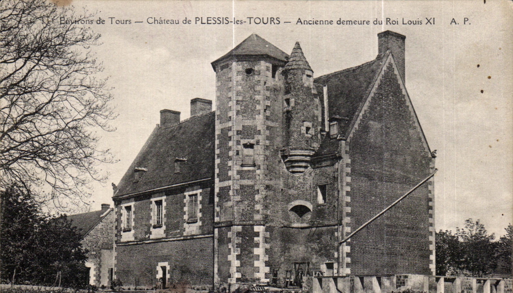 CPA Environs de Tours Chateau de Plessis les Tours Ancienne demeure du Roi Louis XI