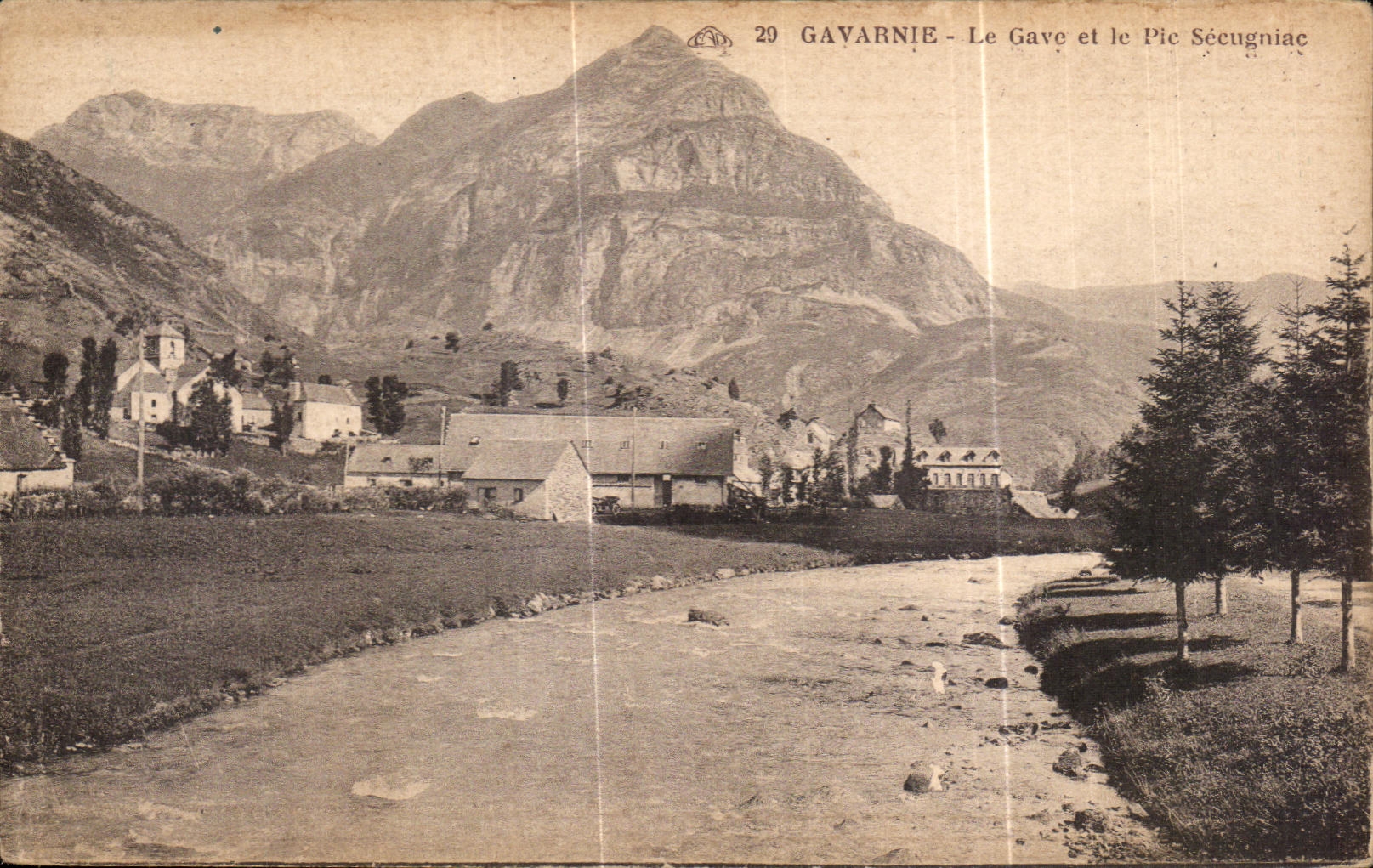 CPA Gavarnie Le Gave and Pic Secugniac