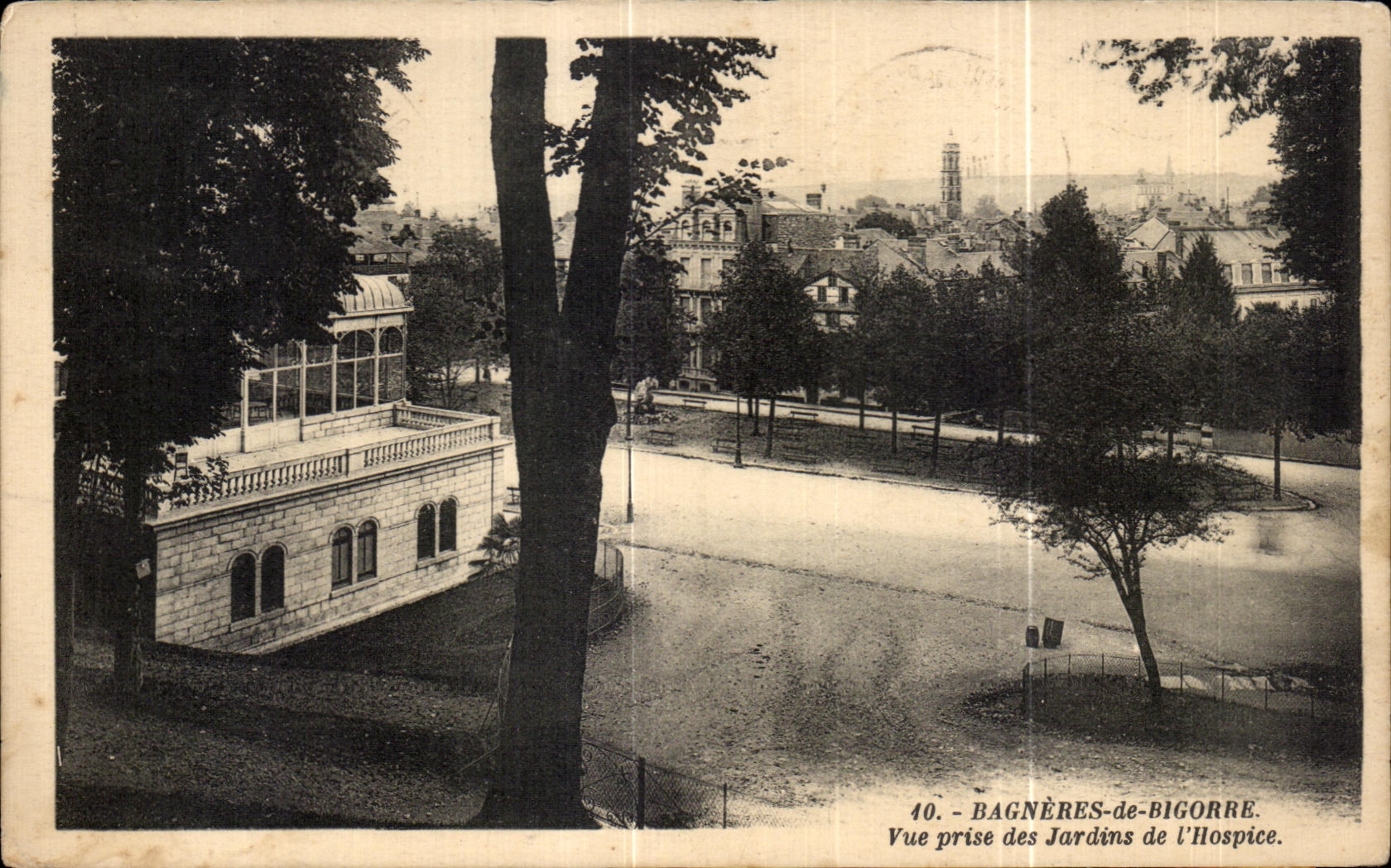 CPA Bagneres de Bigorre Seen from of the Gardens of I Old people's home