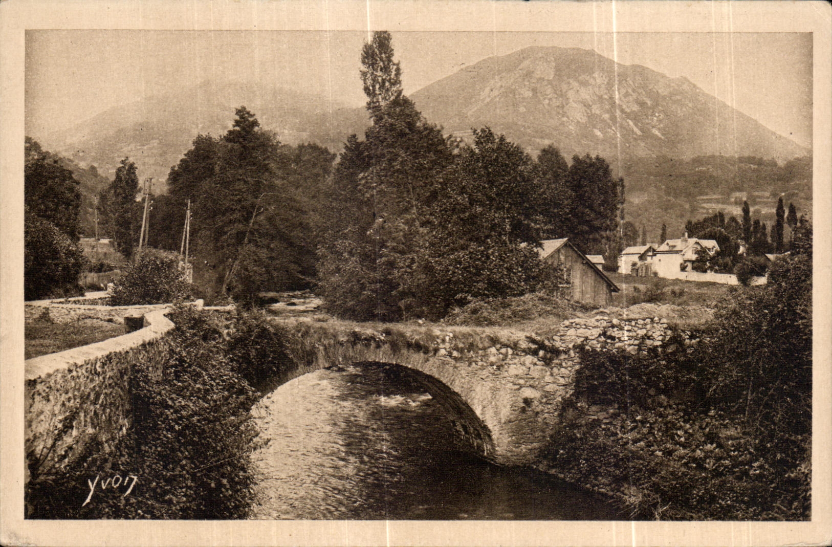 CPA Francia suave el panorama del puente del viejo hombre de Pyrenees Argeles Gazost Le hacia Leitous