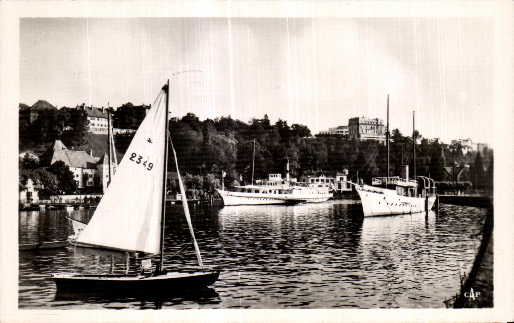 CPA Thonon Les Bains Arrival of the Boat in the Port Boat