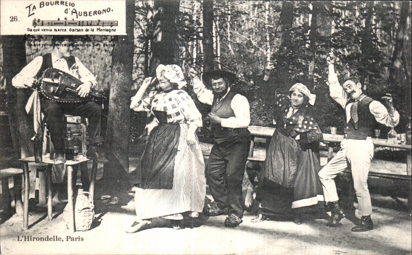 CPA La Bourrelo d Aubergno Auvergne la Bourree Folklore Costume Danse 