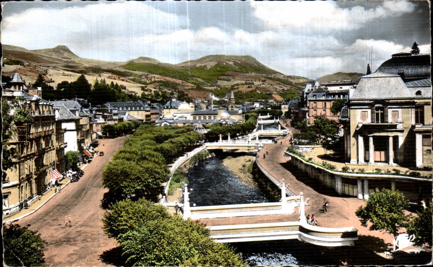 CPA La Bourboule Auvergne Les Ponts sur la Dordogne