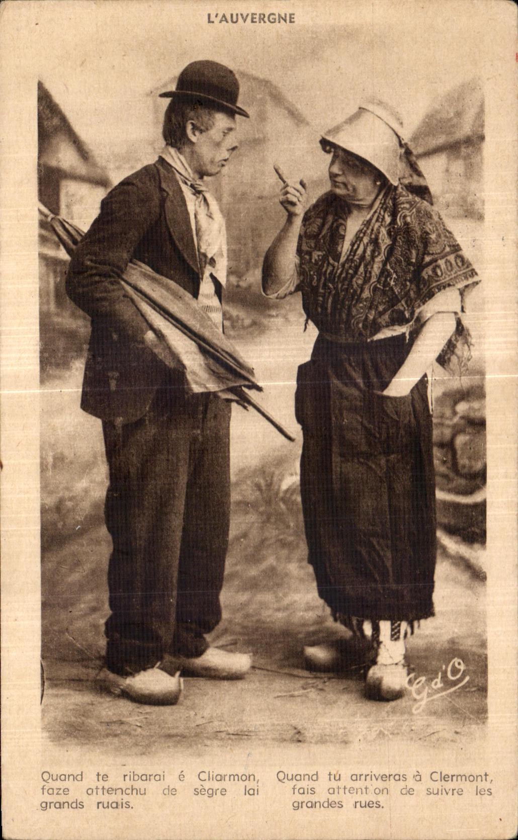 CPA L Auvergne Quand te rinarai Cliarmon Clermont Folklore costume