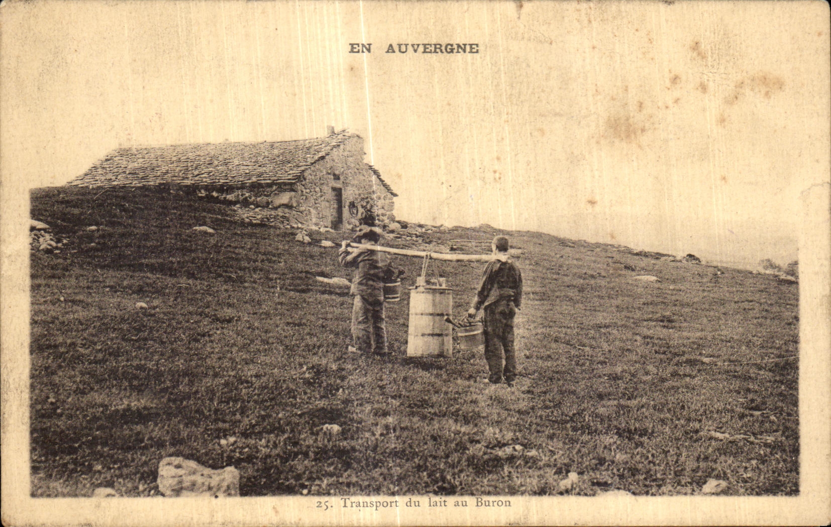 CPA Auvergne Transport du lait au Buron 