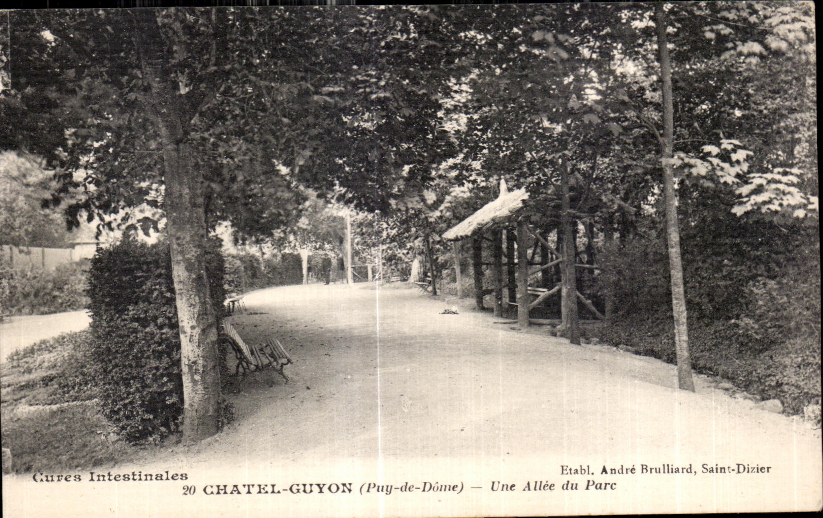 CPA Chatel Guyon un callejon del parque