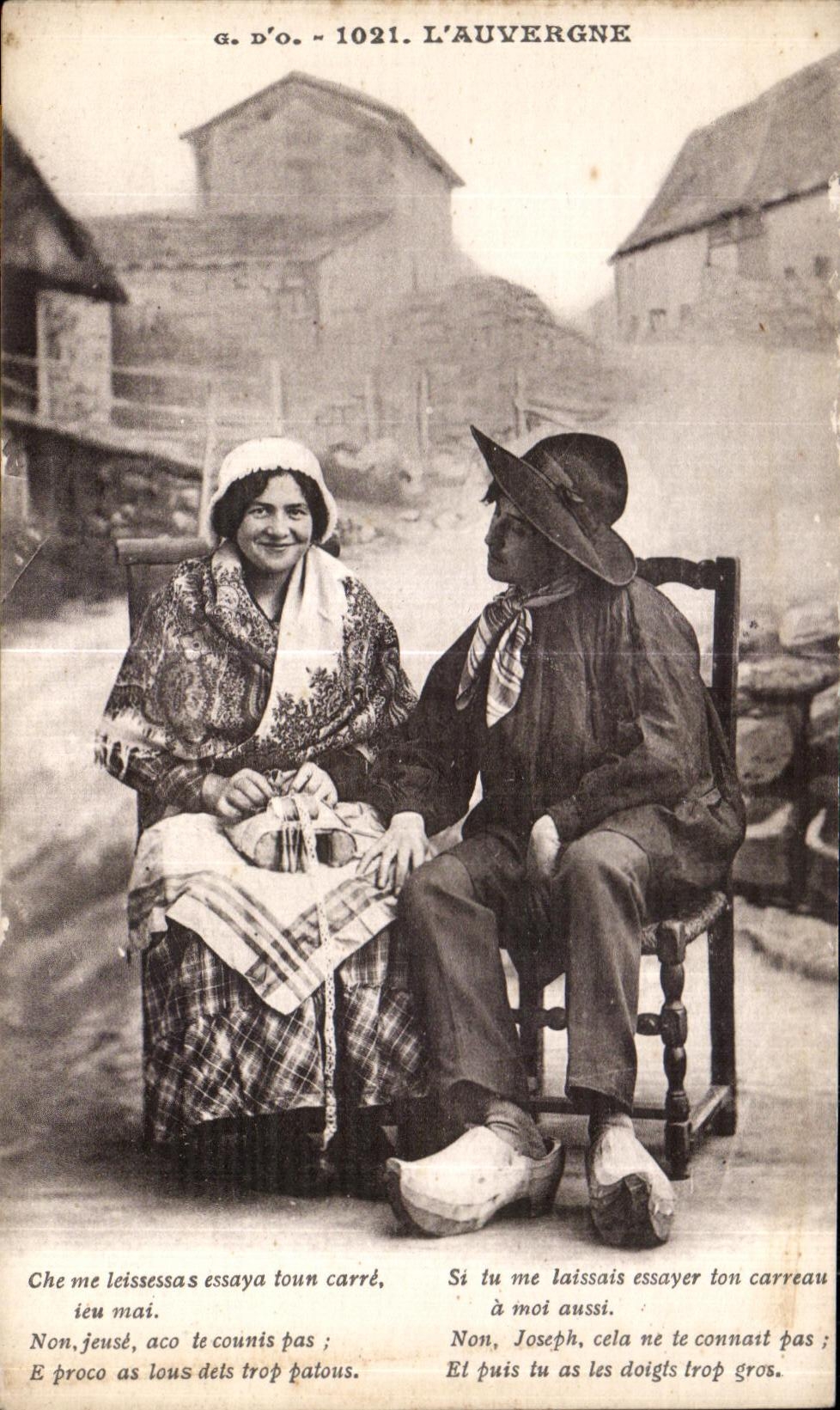 CPA L Auvergne Couple Folklore Costume