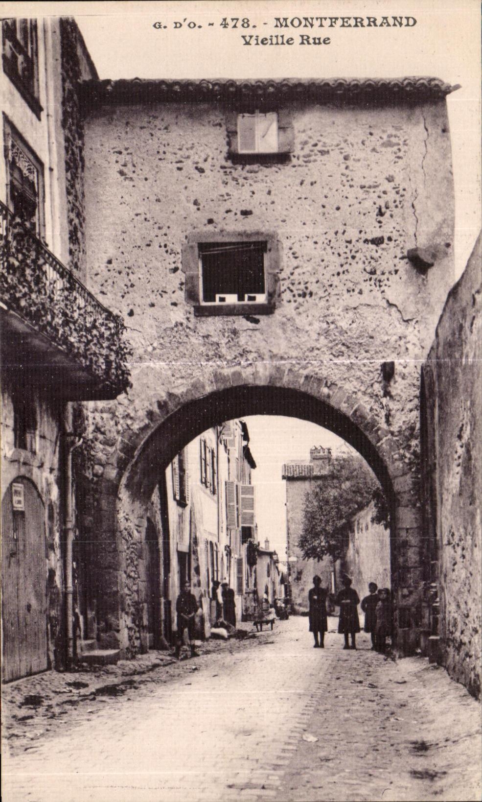 CPA Montferrand Old woman Street Children