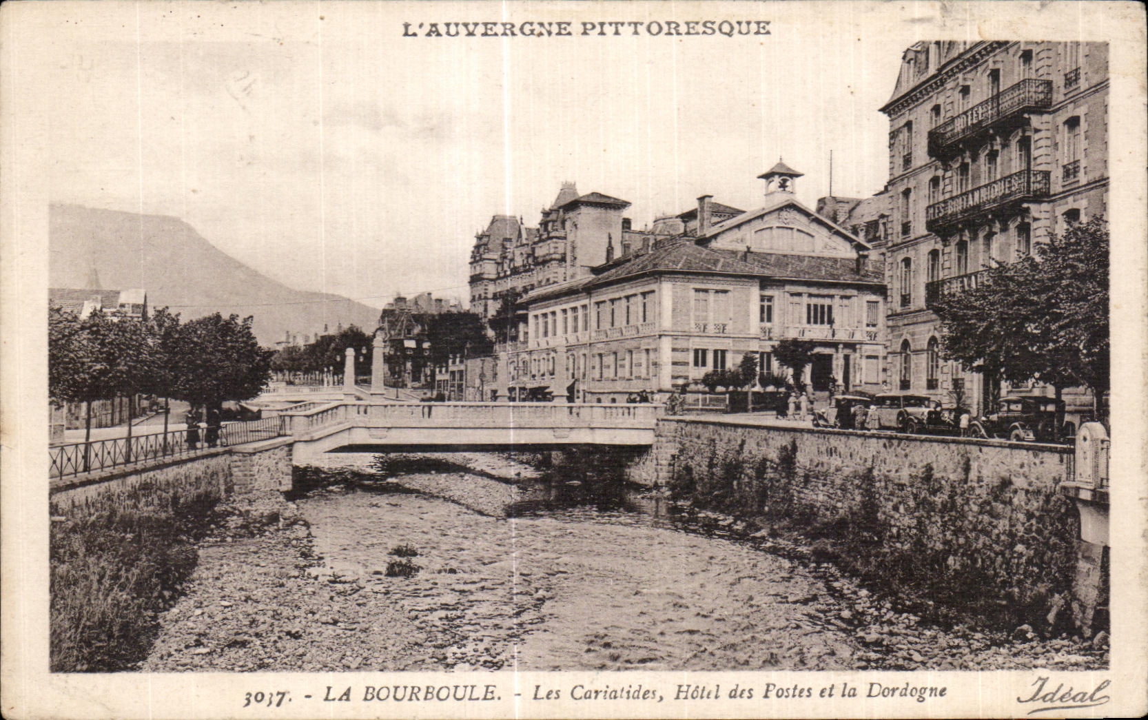 CPA L Auvergne Pittoresque La Bourboule Les Cariatides Hotels des Postes et la Dordogne