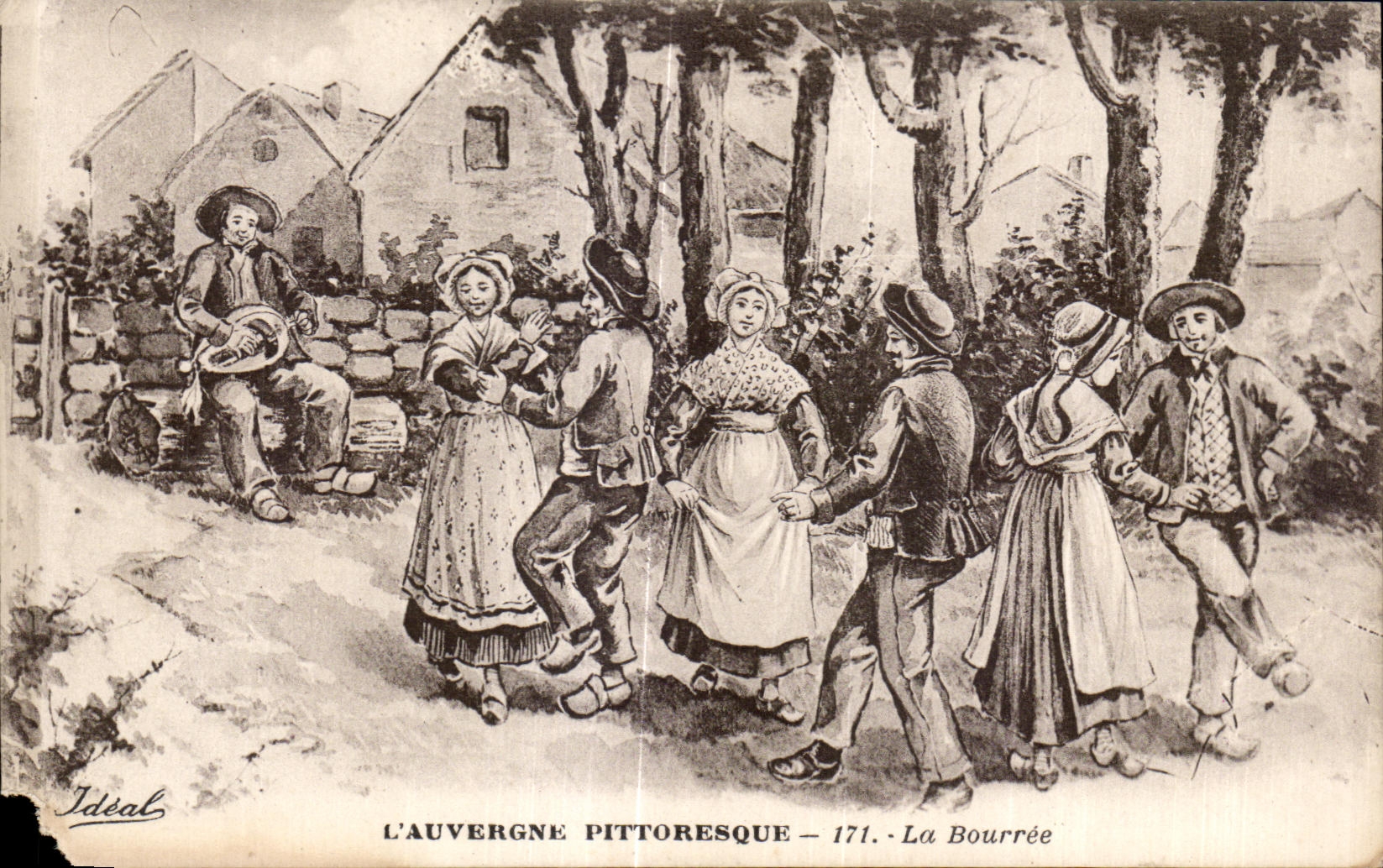 CPA L Auvergne Pittoresque La Bourree Folklore Costume