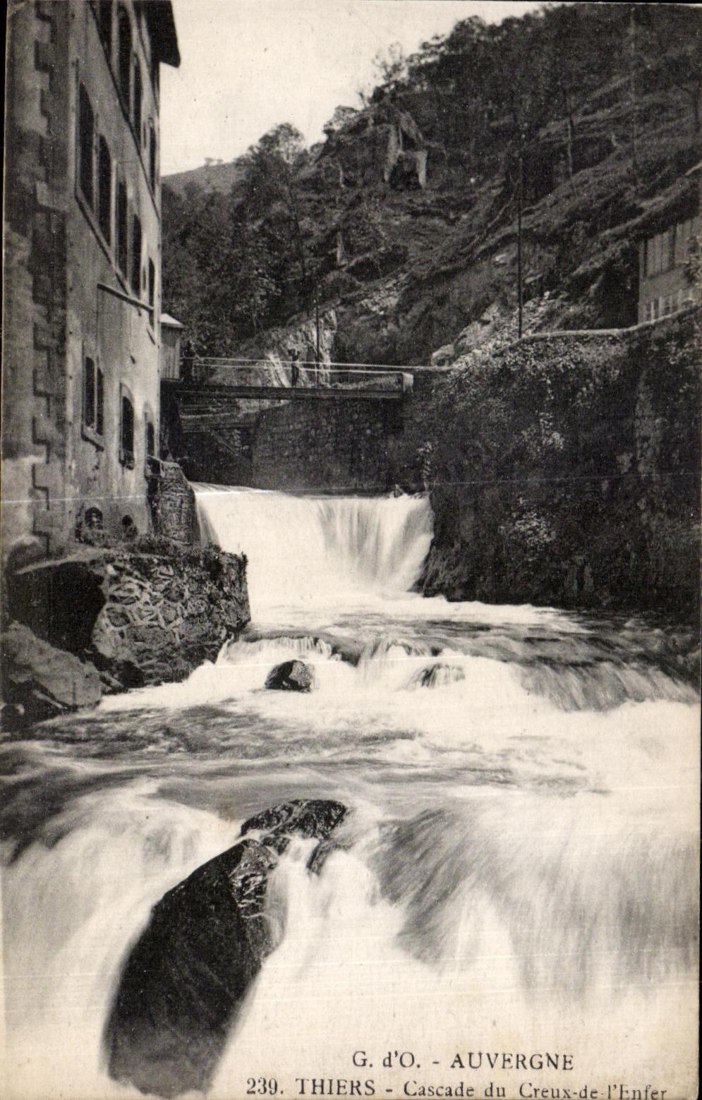 CPA Auvergne Thiers Cascade du Creux de I Enfer