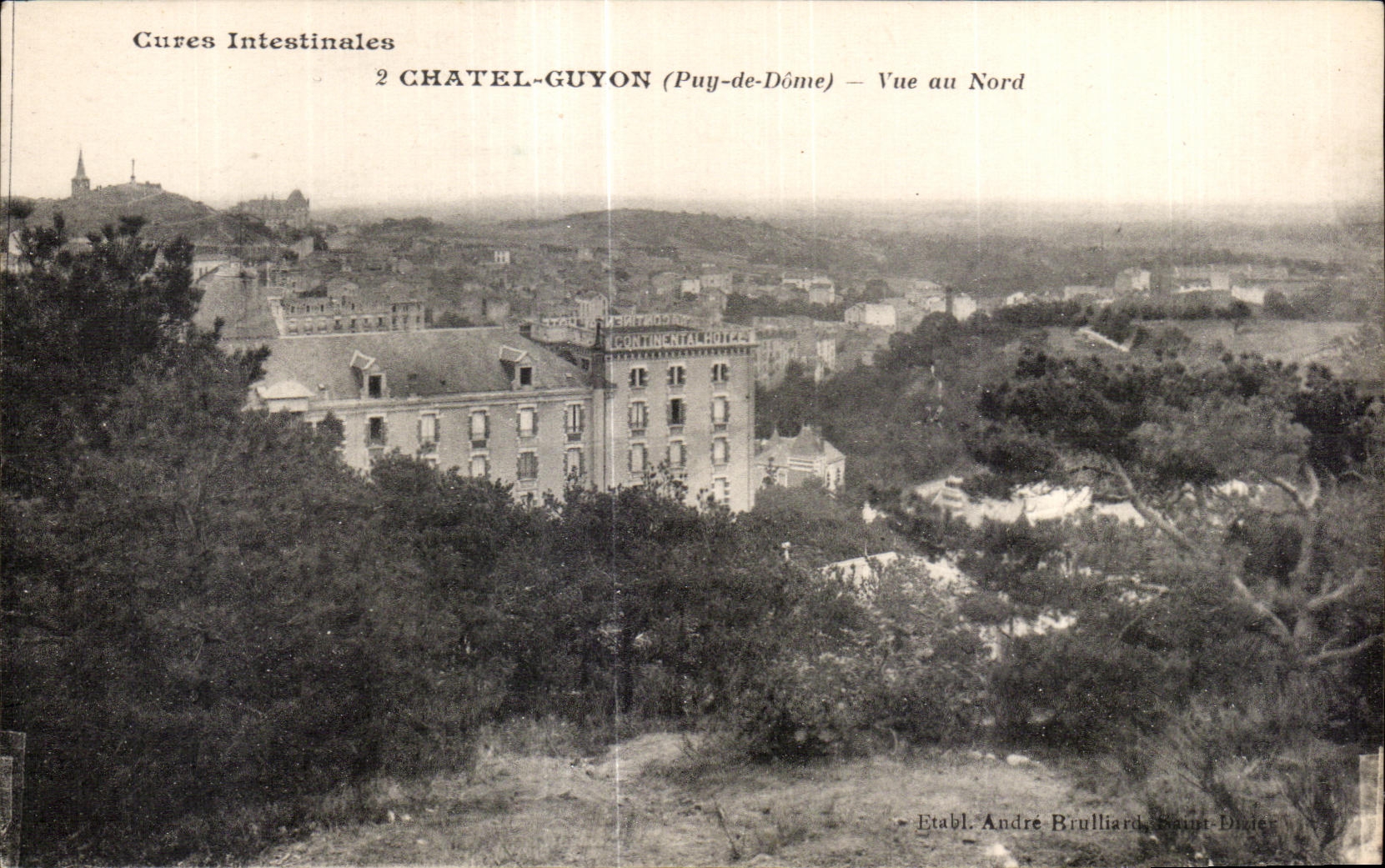 Vista intestinal de Guyon del castillo de las curaciones de CPA (Puy de Dome) en el norte