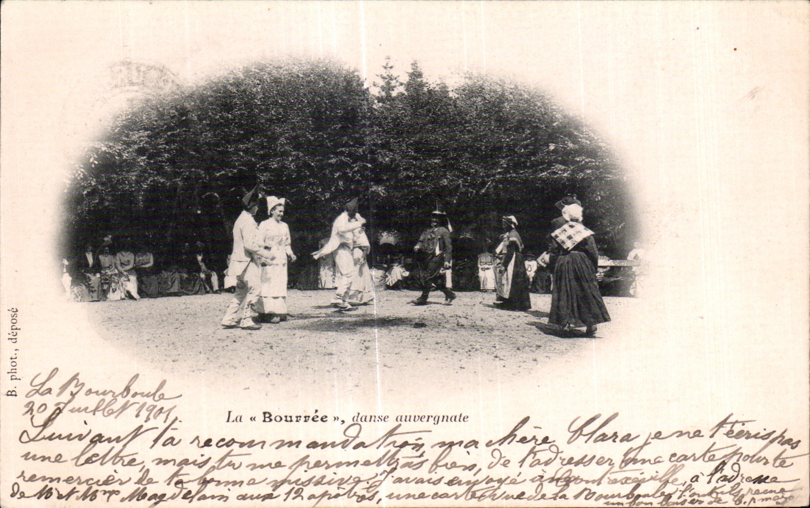 CPA The bourree dance auvergnate Folklore Costume