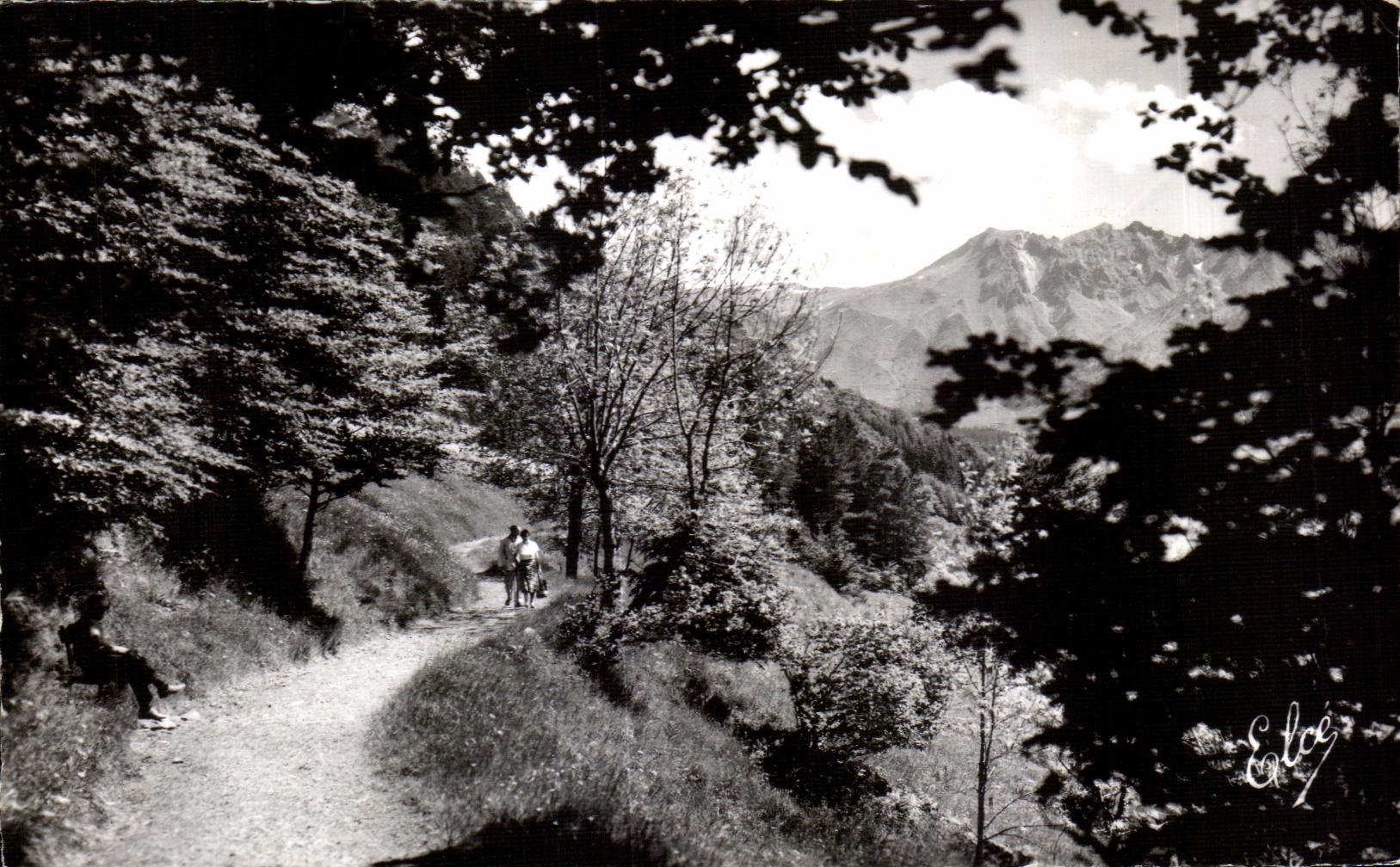 CPA the Mount Gilds Sancy (Puy de Dome) Escaped on the Valley At the bottom Sancy