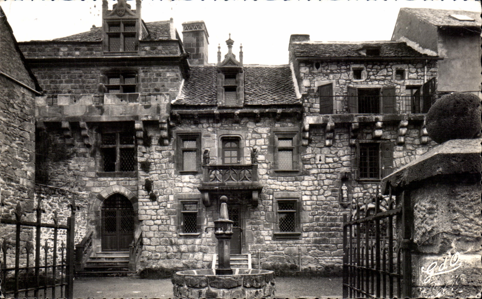 CPA Auvergne Besse in Chandesse Court and Maison known as Manor Sainte Marie of the Walls