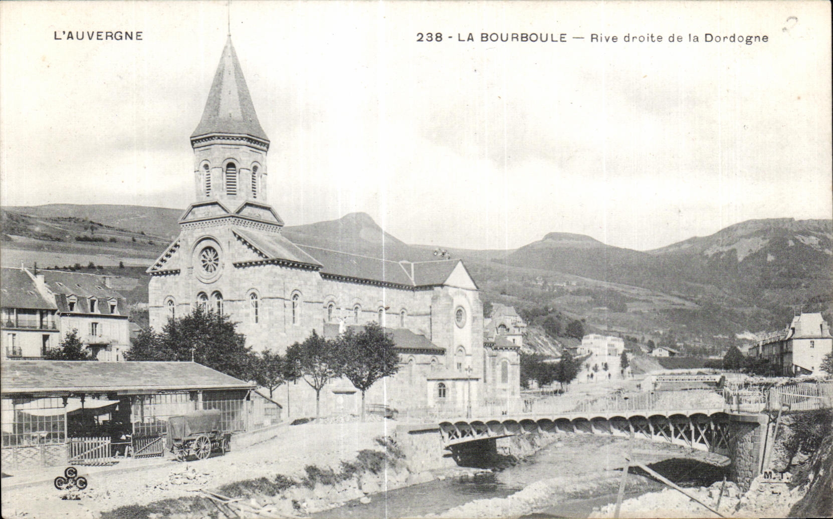 CPA L Auvergne La Bourboule Rive Droite de la Dardogne