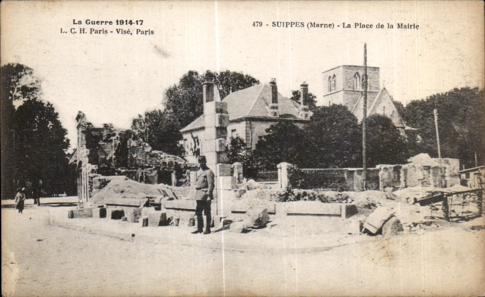 CPA Suippes (the Marne) the Place of the Militaria Town hall