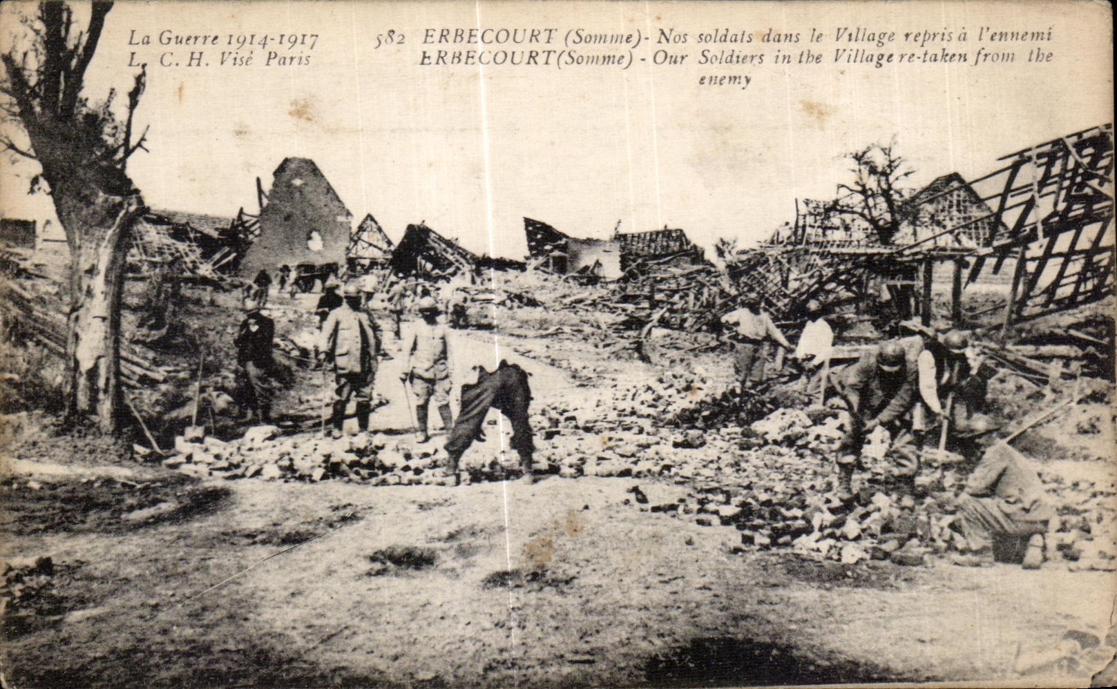 CPA the War Erbecourt (Somme) Our soldiers in the taken again Village has Militaria