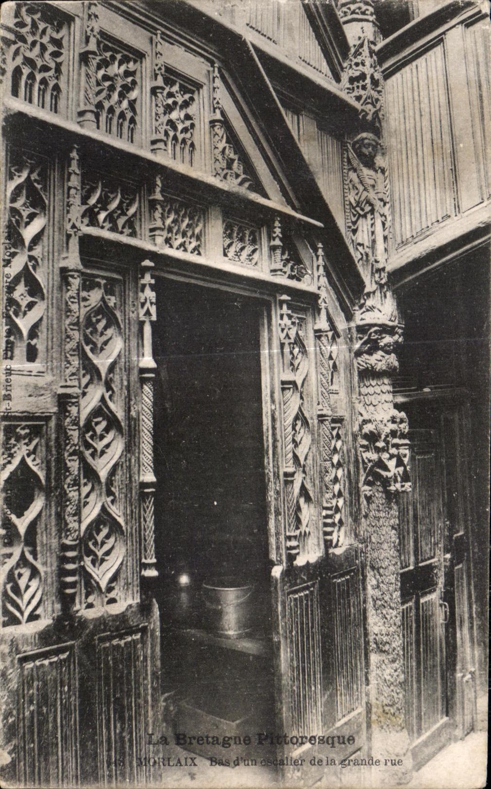 CPA La Bretagne Plttoresque Morlaix Bas d un escalier de la grande rue 