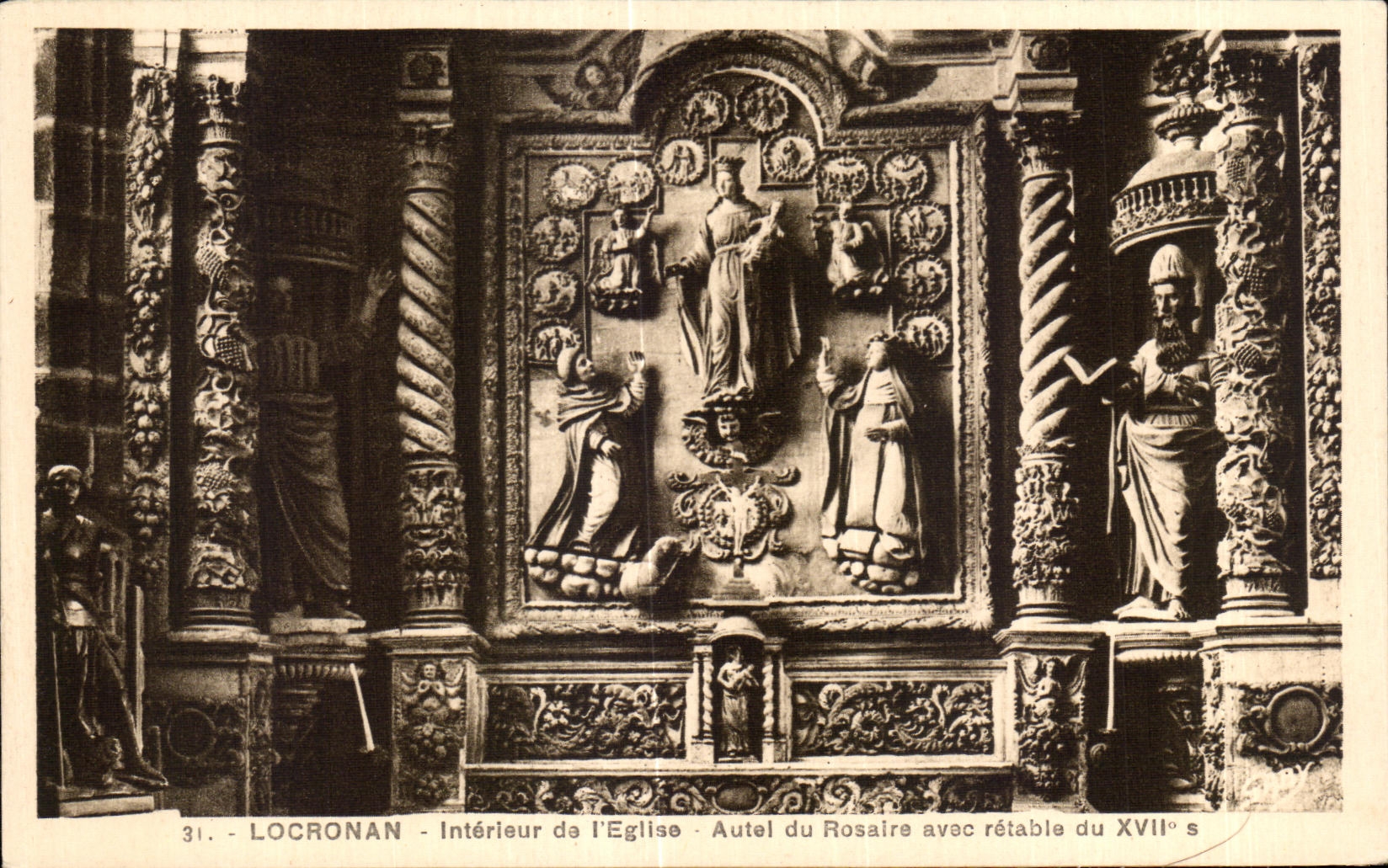 CPA Locronan Interrieur da I Church Furnace bridge of the Rosary with XVII century old retable