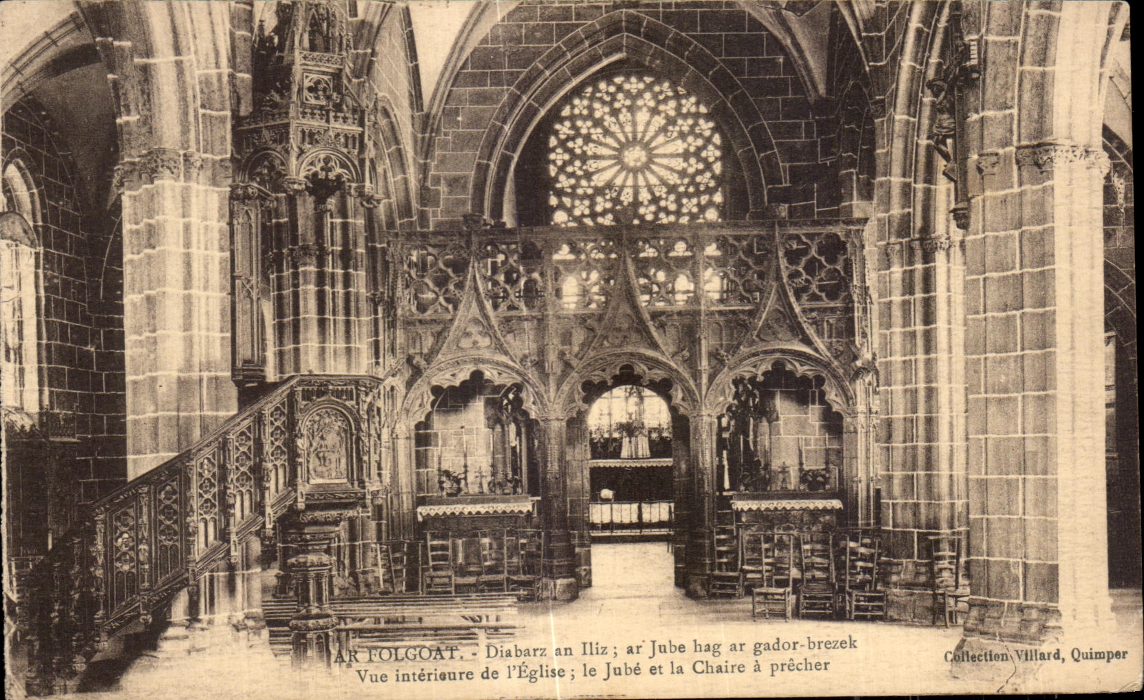 CPA Folgoat Vue interieure de I Eglise le Jube et la Chaire a precher