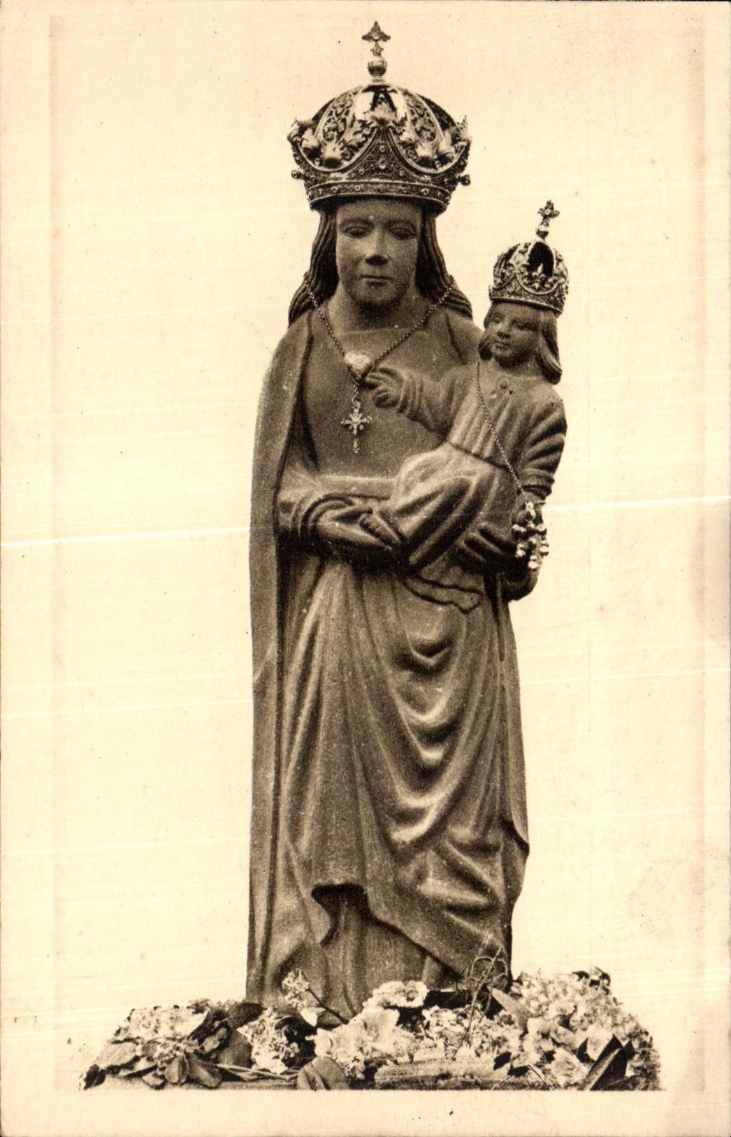 CPA Ar Fologoat Our Lady of Folgoat Statue