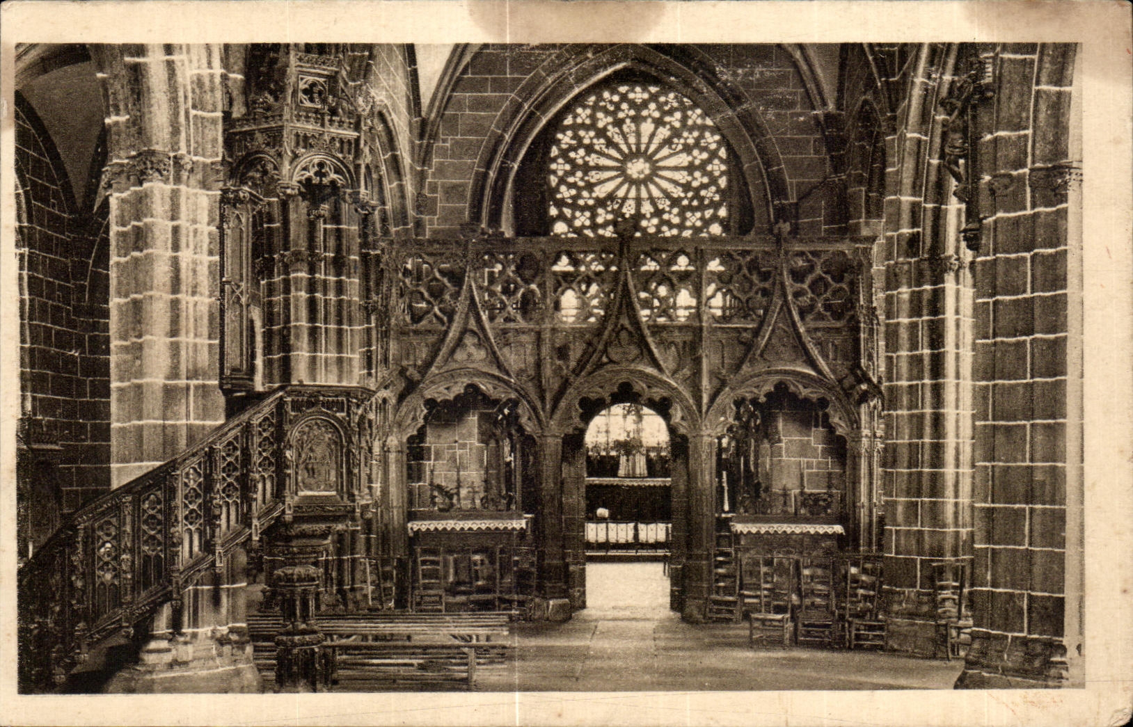 CPA Ar Folgoat Interior of the Church 