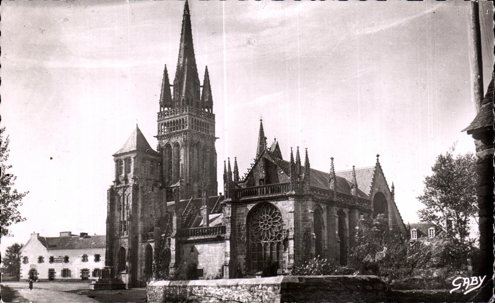 CPA Le Folgcet Finistere Basilique du Folgoet