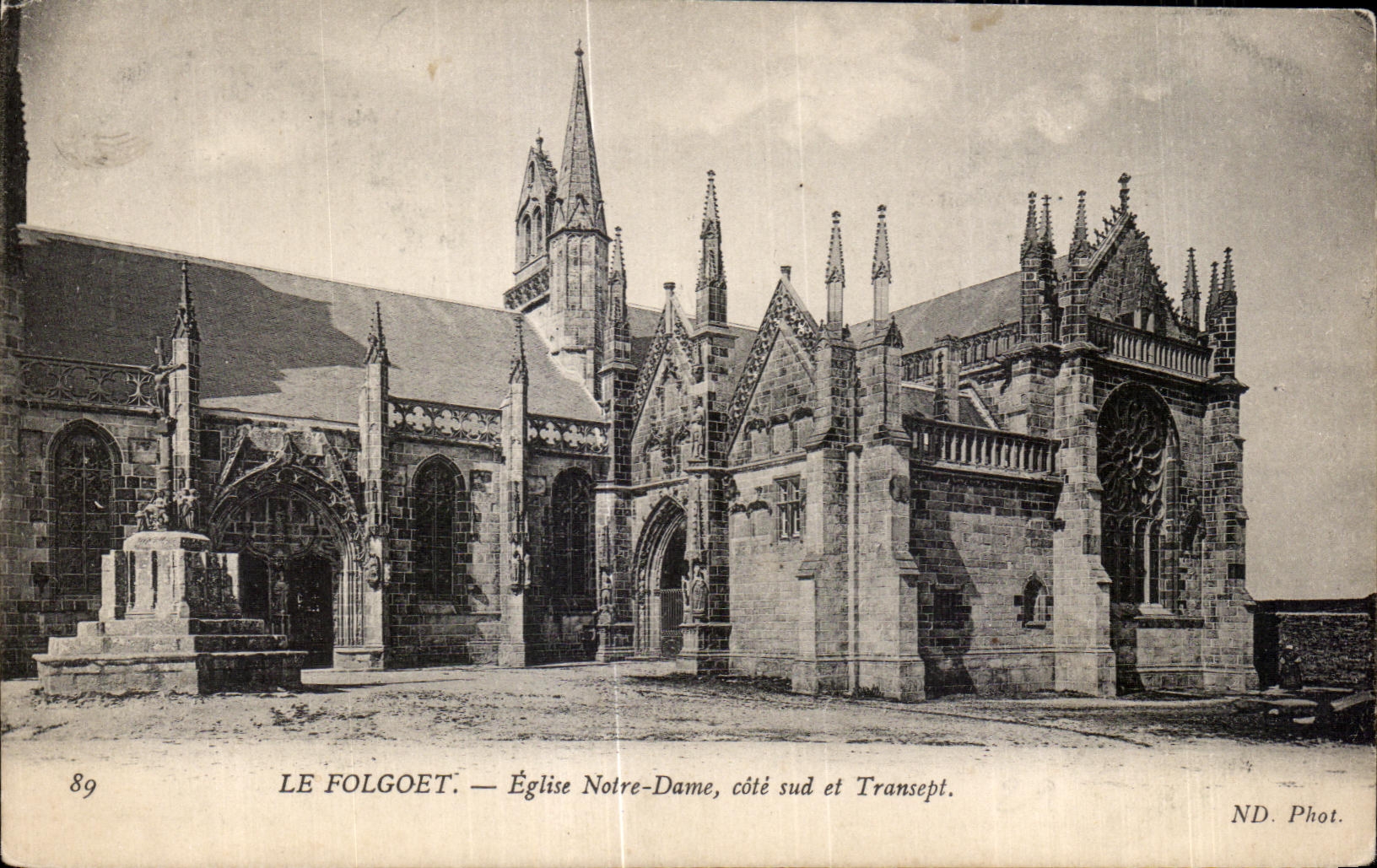 CPA Le Folgoet Eglise Notre Dame cote sud et Transept