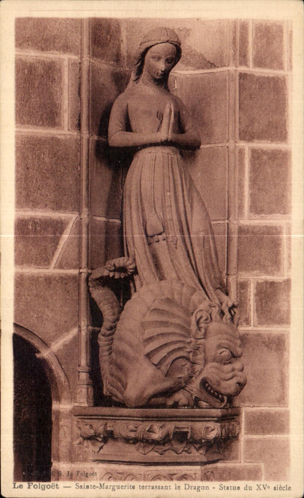 CPA Le Folgoet Saiute Marguerite terrassant le Dregon Statue du XV Siecle