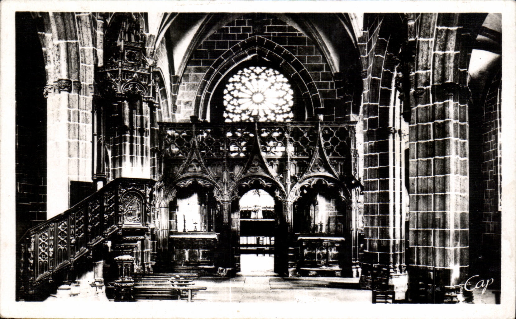 CPA Le Folgoet Interieur de I Eglise
