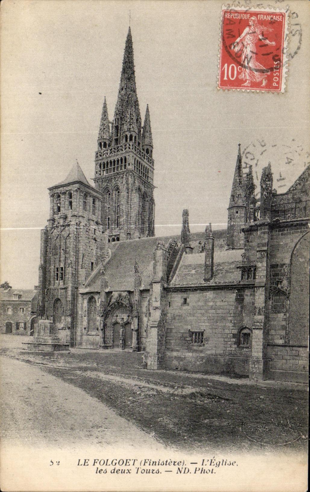 CPA Le Folgoet Finistere L Eglise les deux Tours