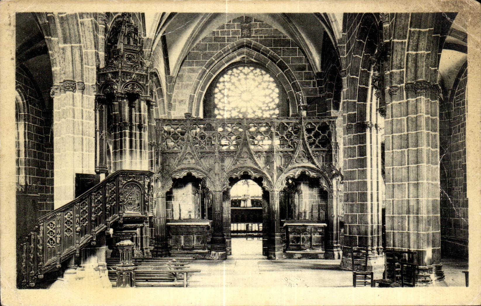 CPA Le Folgoet Interieur de I Eglise