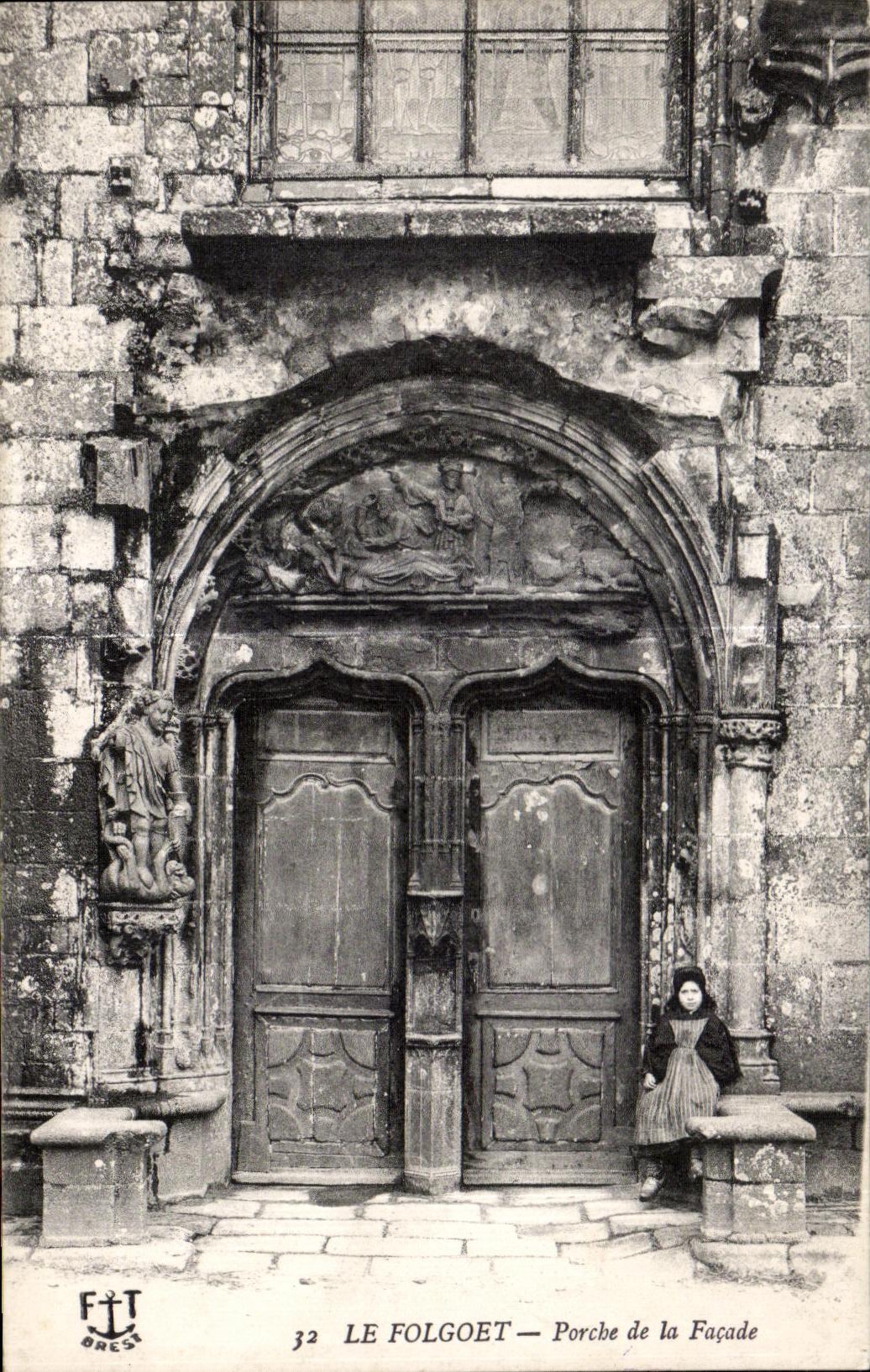 CPA Le Folgoet Porche de la Facade