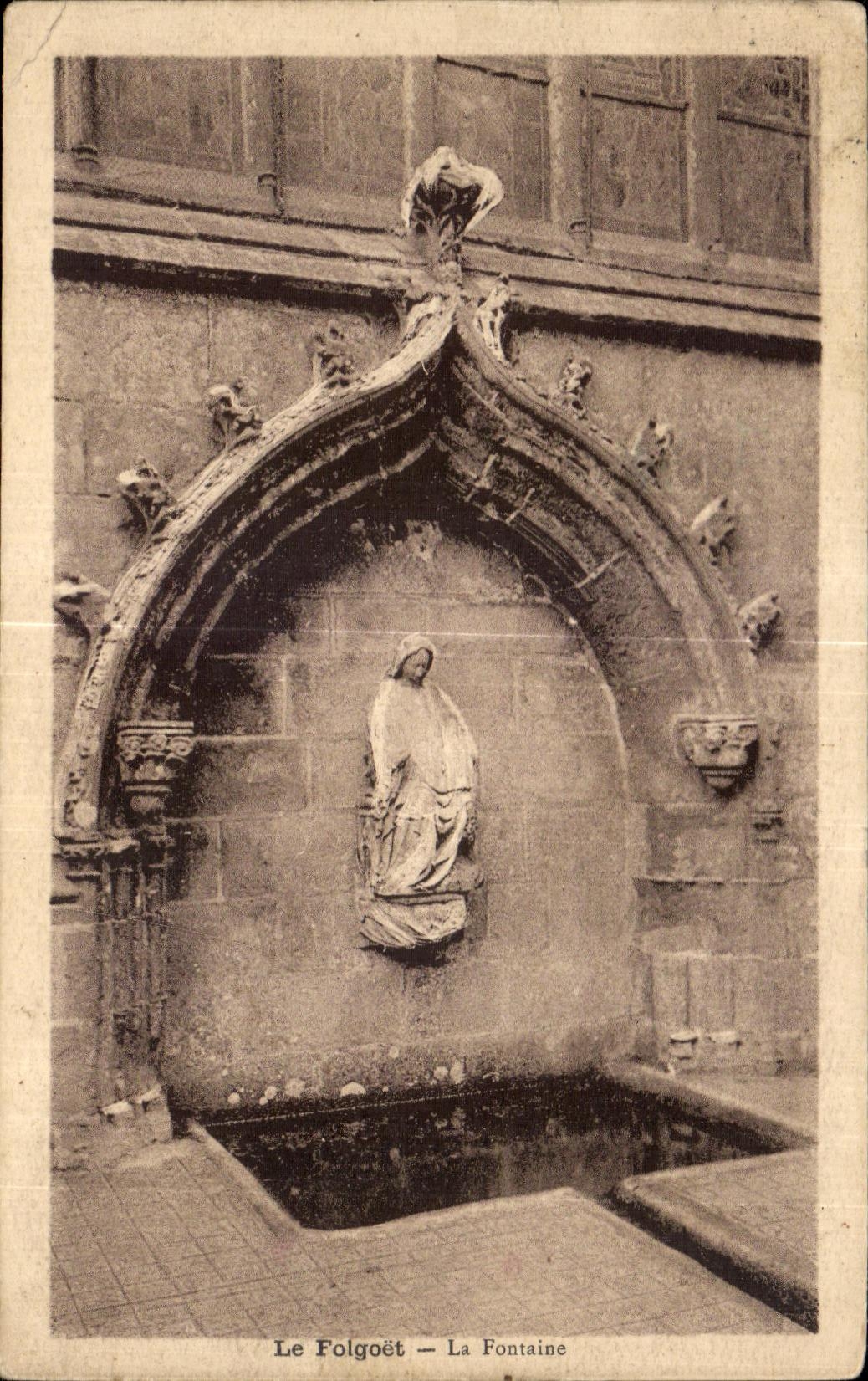 CPA Le Folgoet La Fontaine