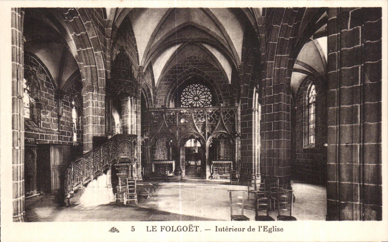 CPA Le Folgoet Interieur de I Eglise