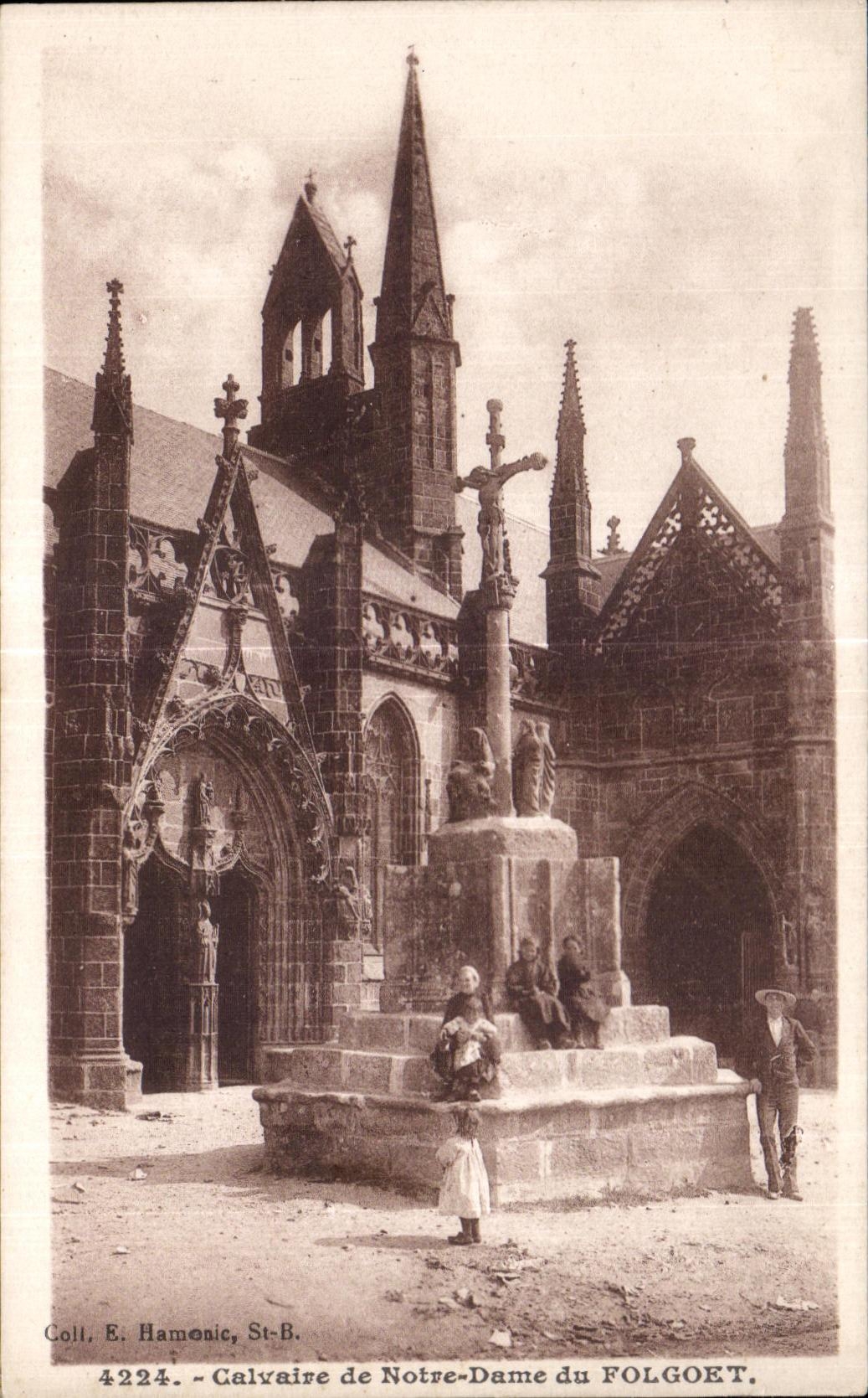 CPA Calvaire de Notre Dame du Folgoet Enfants