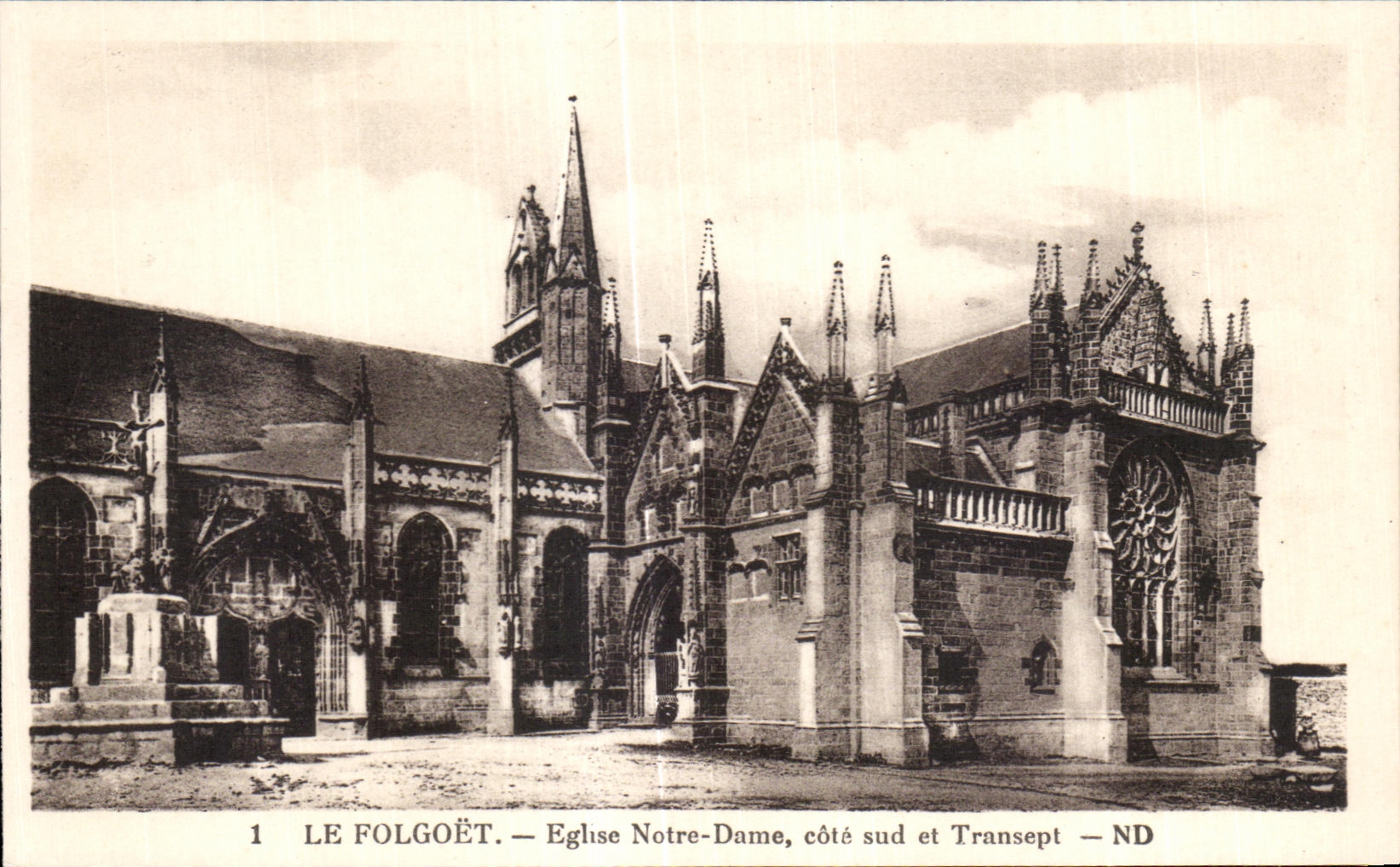 CPA Le Folgoet Eglise Notre Dame cote sud et Transept