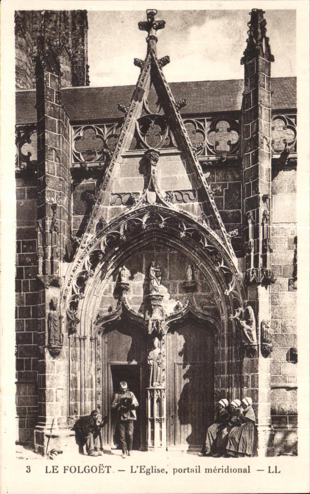 CPA Le Folgoet L Eglise portail meridional Mendiant