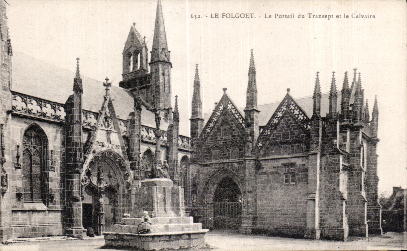 CPA Le Folgoet Le Portail du Transept et le Calvaire