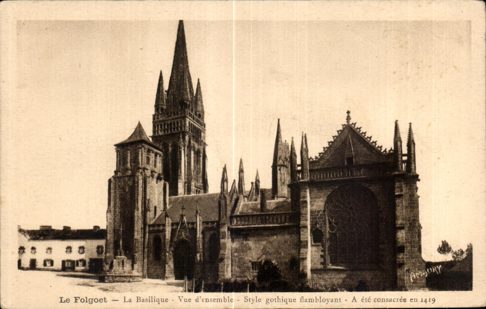 CPA Le Folgoet La Basilique Vue d ensemble Style gothique flambloyant A ete consacree en1419
