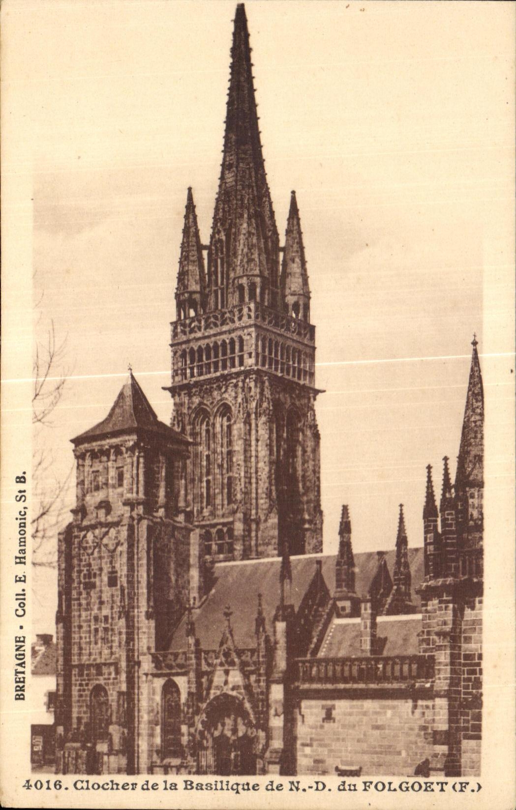 CPA Clochev de la Basilique de N D du Folgoet