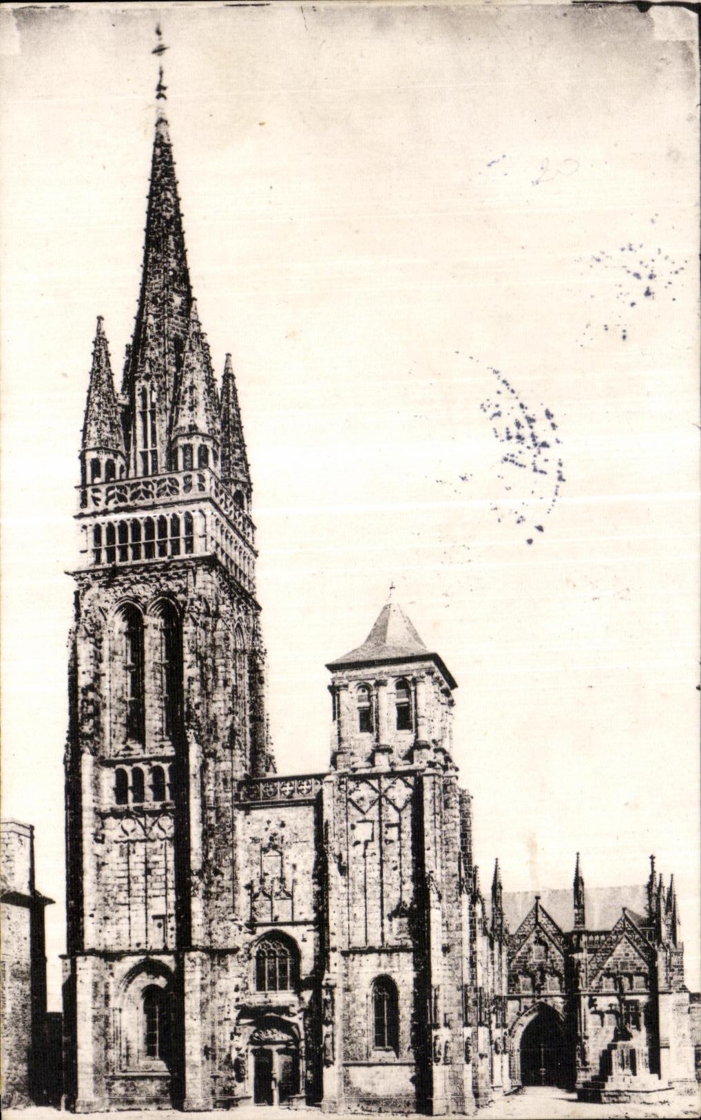 CPA Le Folgoet Finistere Facade de I Eglise