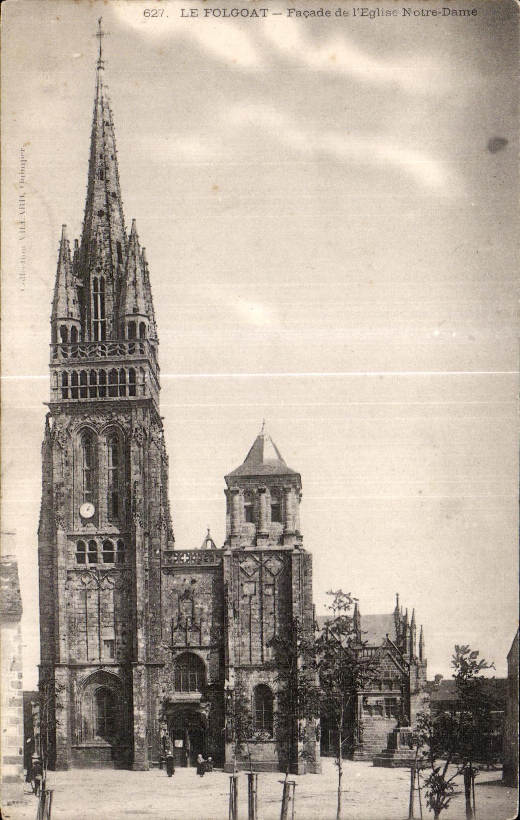CPA Le Folgoat Facade de I Eglise Notre Dame