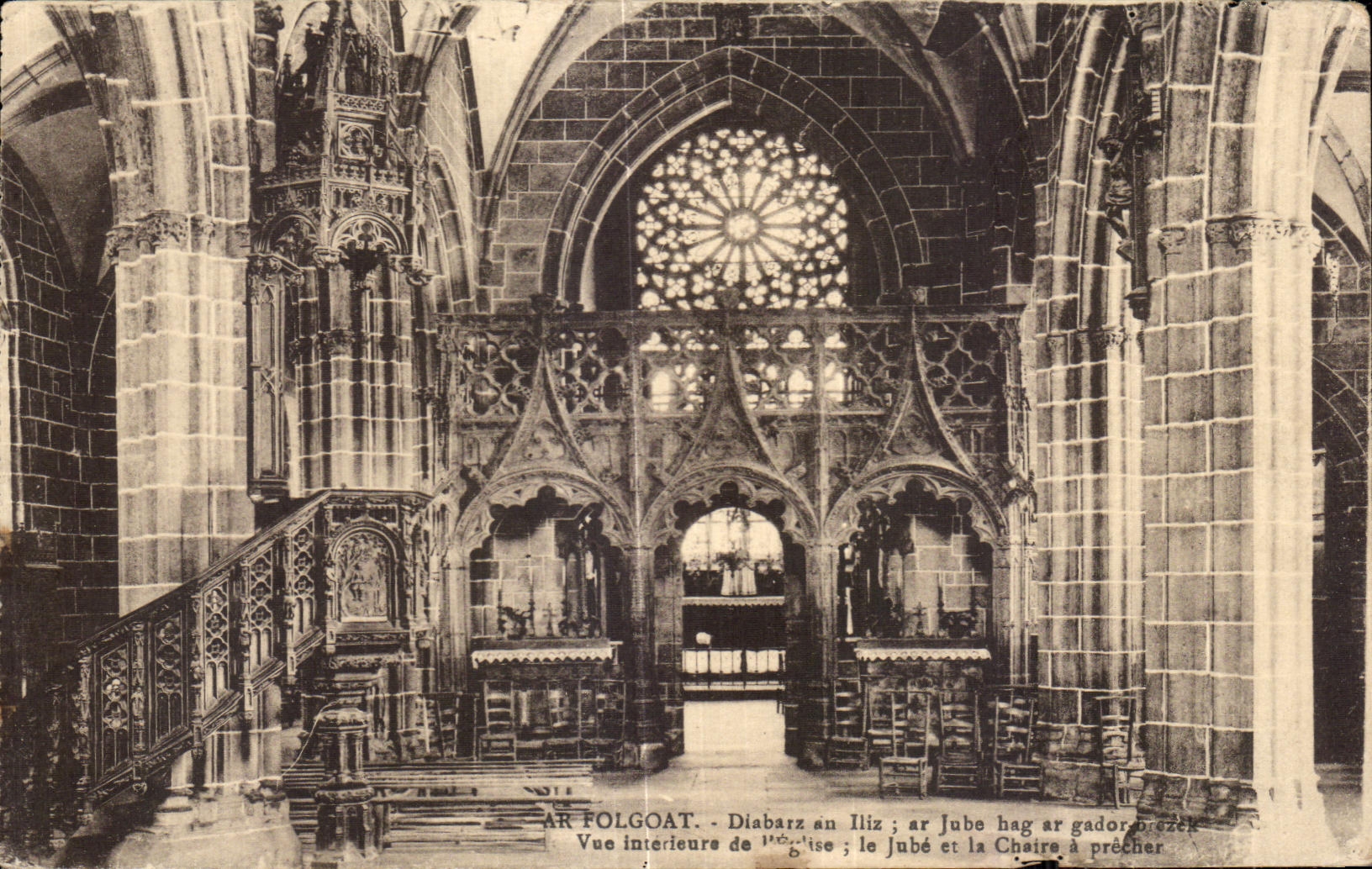 CPA AR Folgoat Vue interiere de l Eglise le Jube et la Chaire a precher