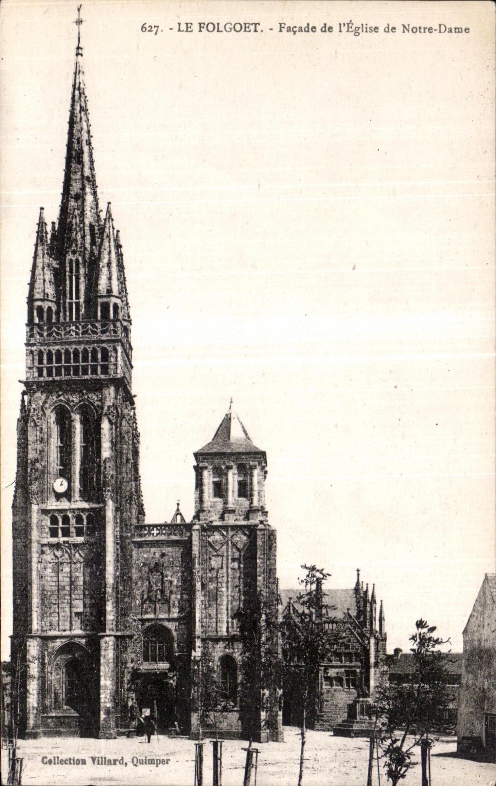 CPA Le Folgoet Facade de lEglise de Notre Dame