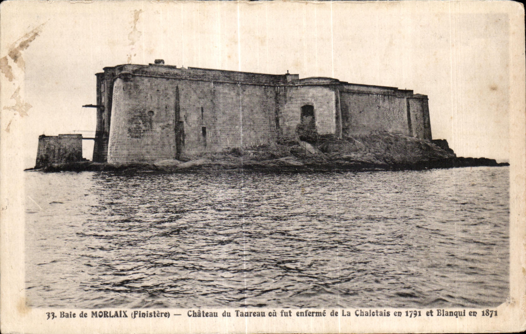 CPA Baie de Morlaix Chateau du Taureau ou fut enferme de la Chaletais en 1791 et Blanqui en 1871